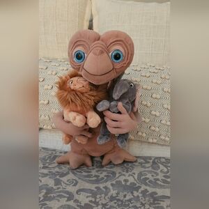 ET Plush NWT